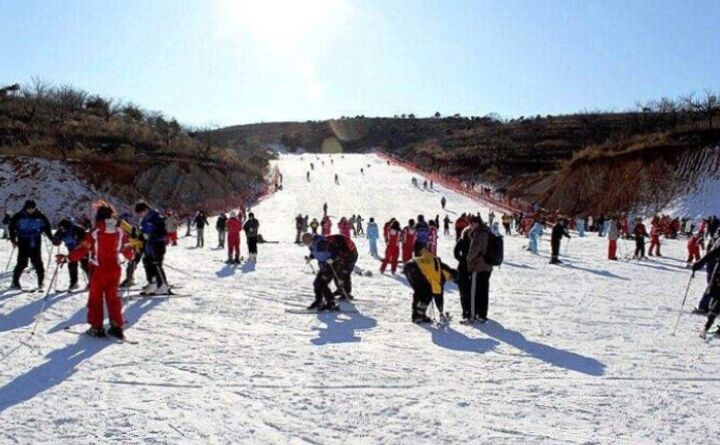 河北中都投資有限公司歡迎各界朋友，到薊洲國際滑雪場度假、旅游。